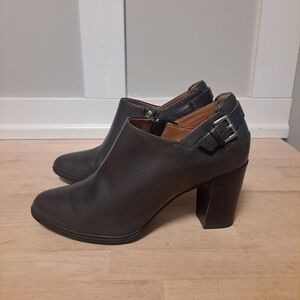 Clarks Leather Heeled Ankle Booties – Dark Brown (Women’s 6.5M)